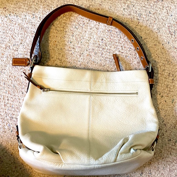 Coach cream purse - Picture 1 of 5
